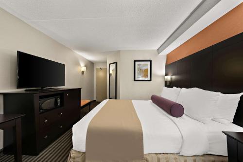 Best Western Plus Toronto North York Hotel & Suites - Tap to explore photos