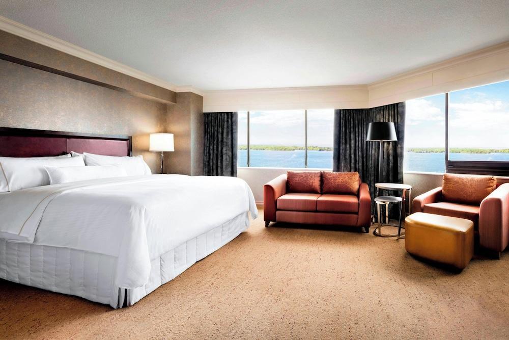 The Westin Harbour Castle, Toronto Room Type - Studio Suite, 1 King Bed, Corner