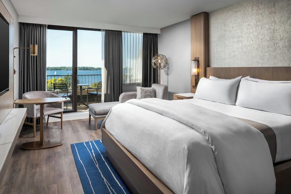 The Westin Harbour Castle, Toronto Room Type - Premium Room, 1 King Bed, Balcony, Lake View