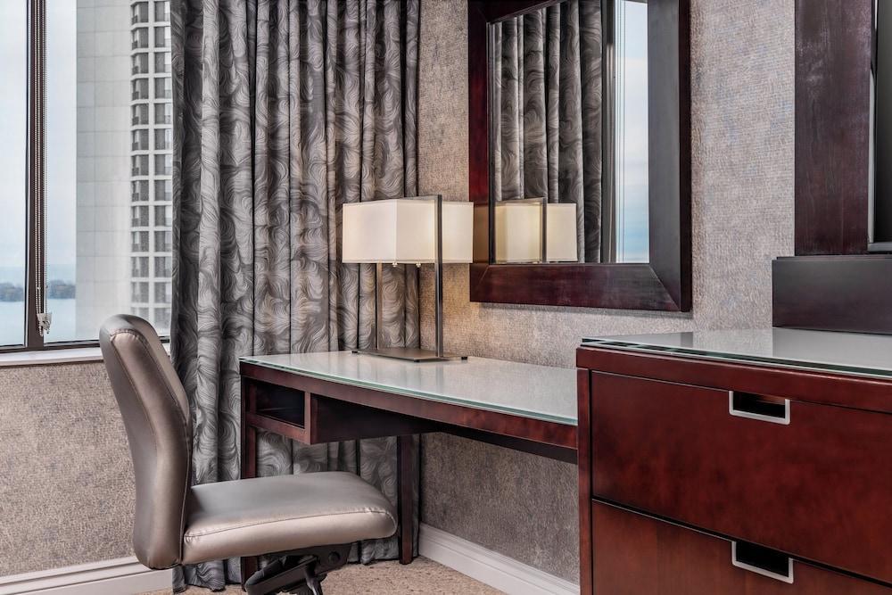 The Westin Harbour Castle, Toronto Room Type - Room, 1 King Bed