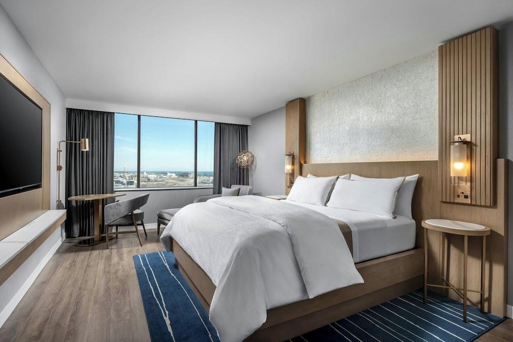 The Westin Harbour Castle, Toronto - Tap to explore photos