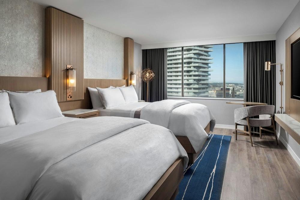 The Westin Harbour Castle, Toronto Room Type - Premium Room, 2 Queen Beds