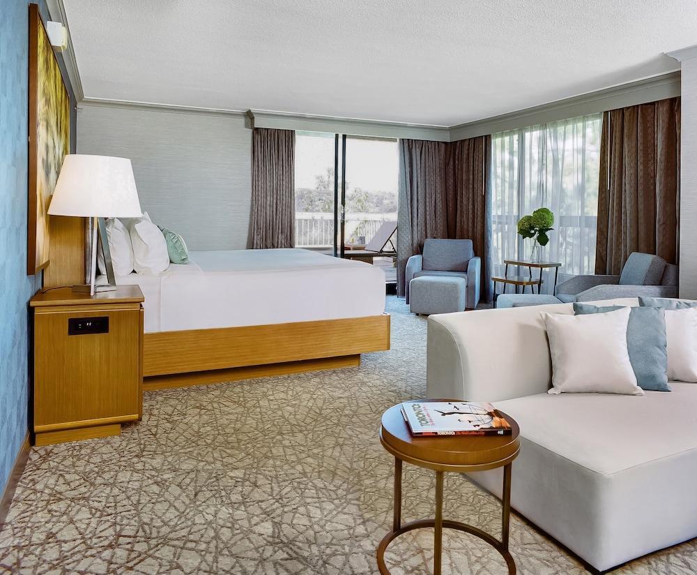 Pan Pacific Toronto Room Type - Junior Suite, 1 King Bed (Ravine View)