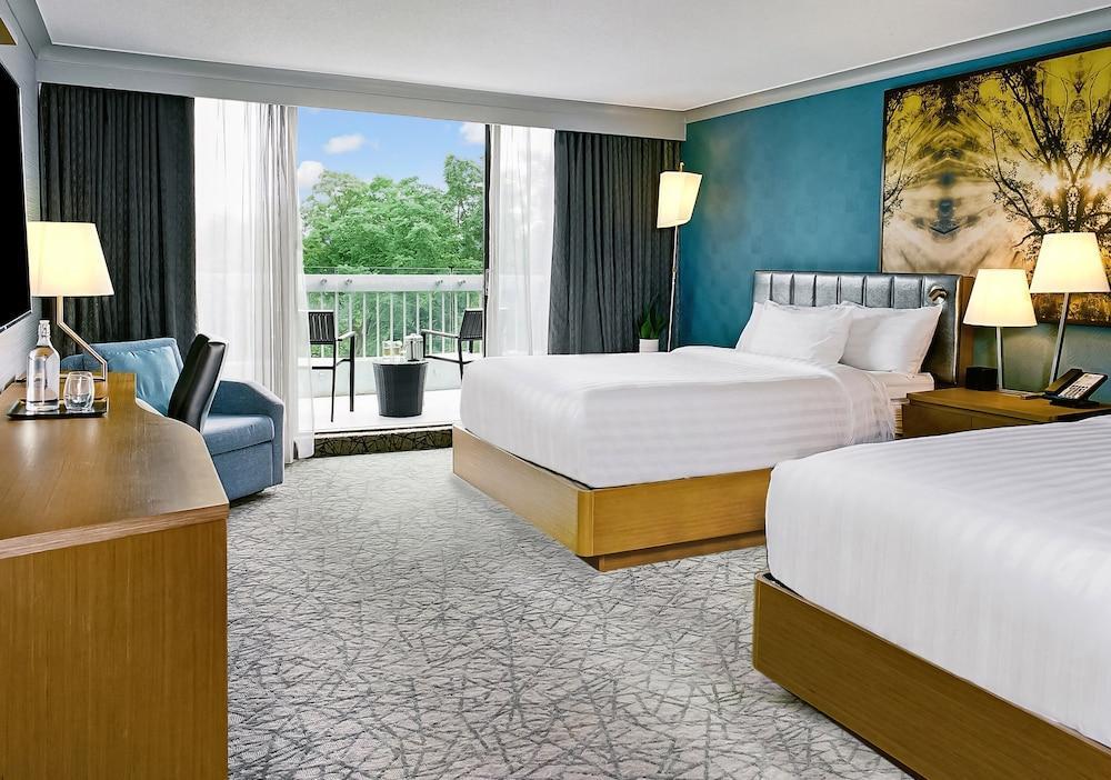 Pan Pacific Toronto Room Type - Premium Room, 2 Queen Beds, Balcony (Ravine View) Pan Pacific Toronto Room Type - Premium Room, 2 Queen Beds, Balcony (Ravine View)