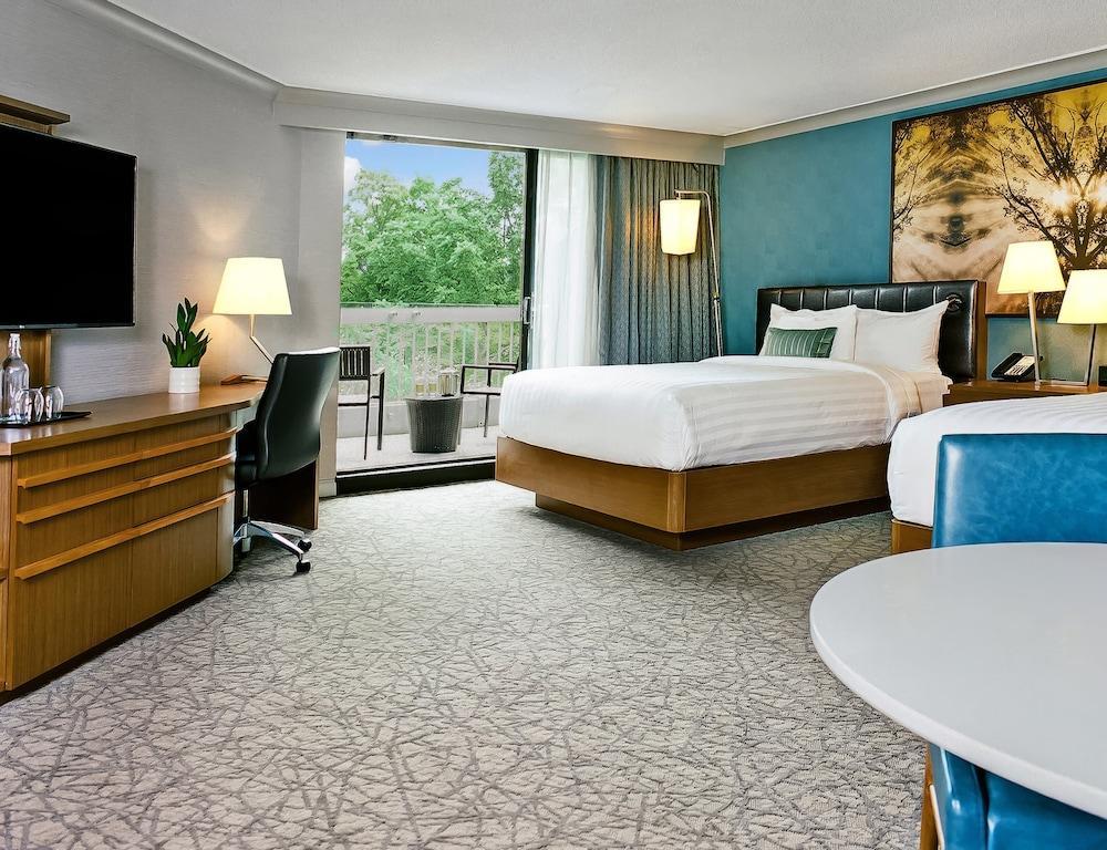 Crowne Plaza Toronto North York by IHG Room Type - Premium Room, 2 Queen Beds