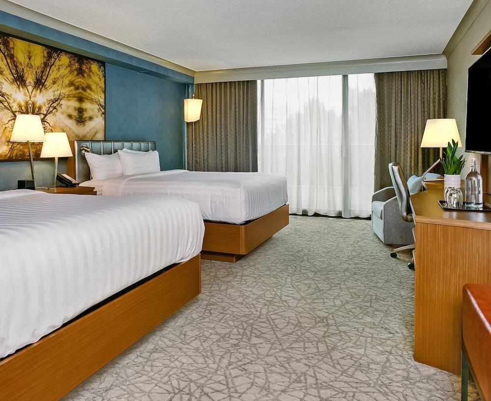 Crowne Plaza Toronto North York by IHG Room Type - Standard Room, 2 Queen Beds
