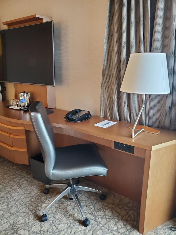 Pan Pacific Toronto Room Type - Standard Room