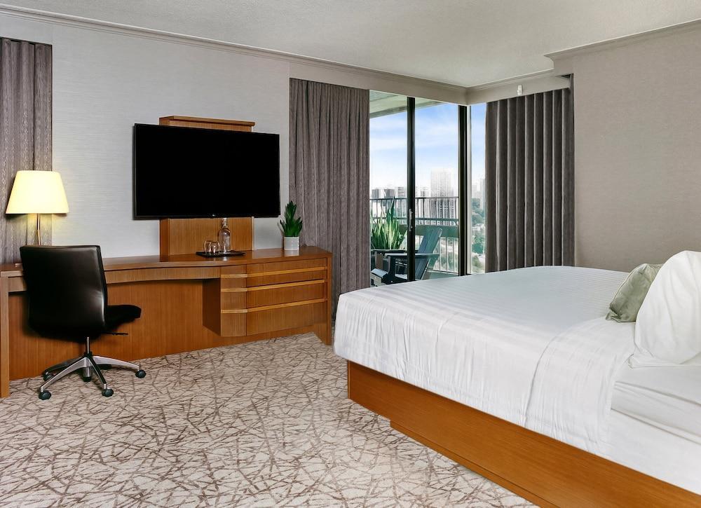Crowne Plaza Toronto North York by IHG Room Type - Suite, 1 Bedroom