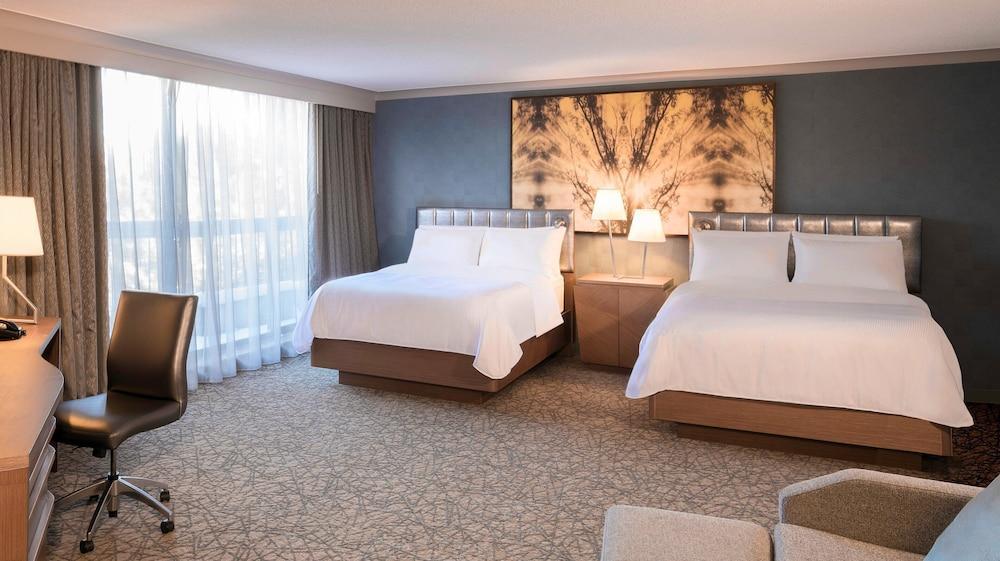 Crowne Plaza Toronto North York by IHG Room Type - Standard Room, 2 Twin Beds, Mobility Accessible