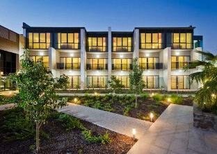 Quality Hotel Taylors Lakes - Tap to explore photos