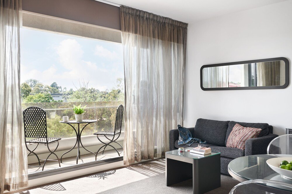 Melbourne Dandenong Central Apartment - Tap to explore photos