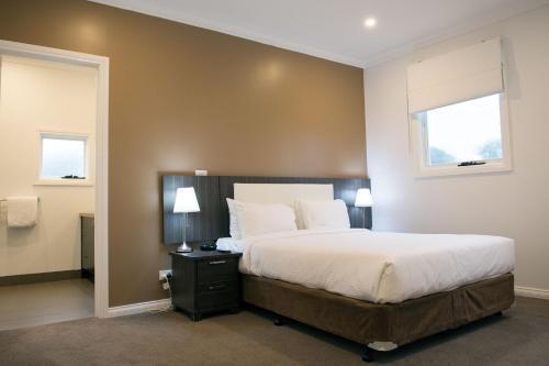 Best Western Plus Buckingham International - Tap to explore photos