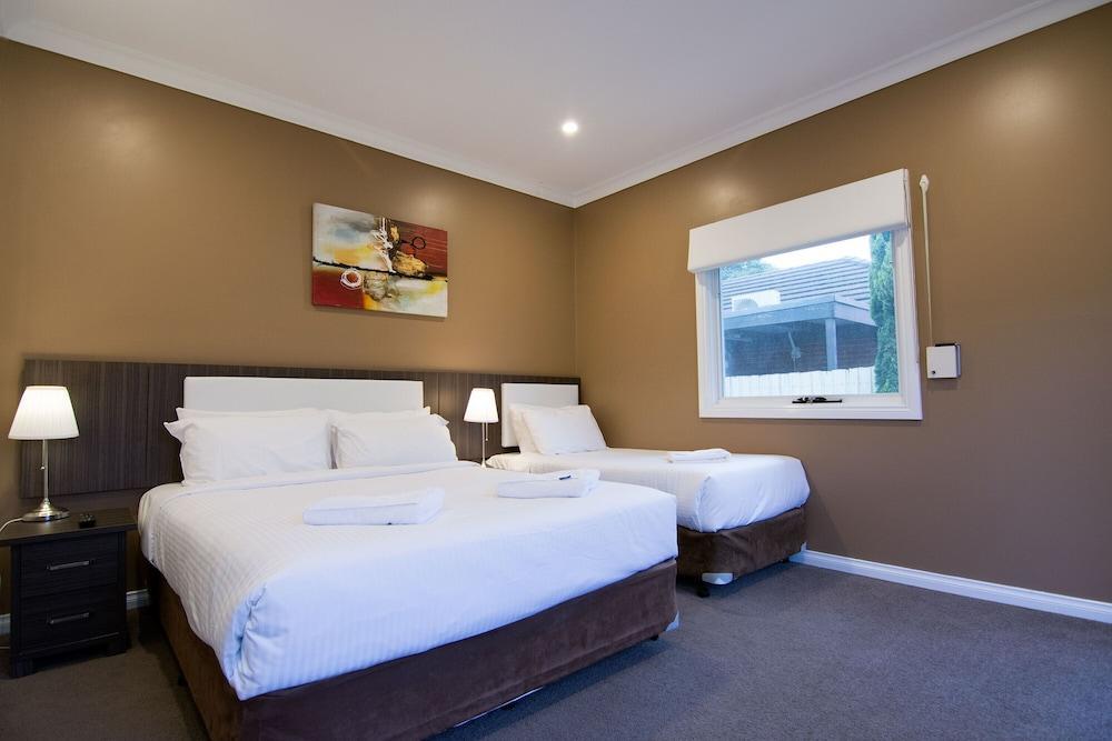 Best Western Plus Buckingham International Room Type - Three Bedroom Townhouse