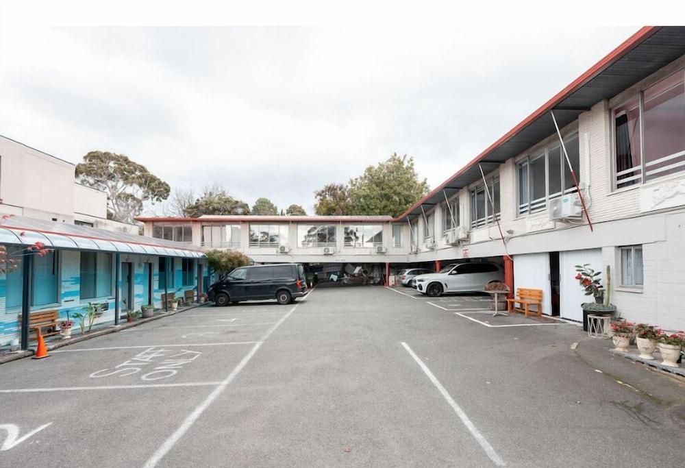 Motel Maroondah - Tap to explore photos