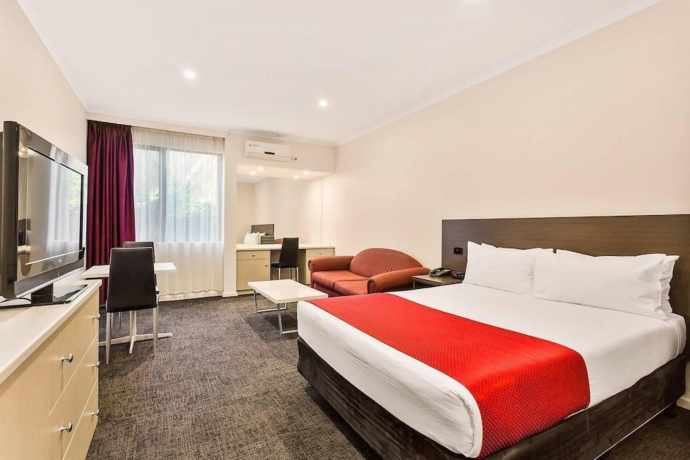 Quality Hotel Manor Room Type - Deluxe Queen Room
