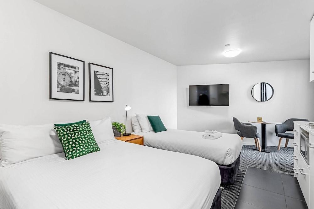 Quality Apartments North Melbourne - Tap to explore photos