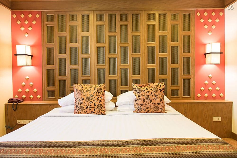 Golden House BTS Chidlom Bangkok Room Type - Golden grand deluxe King size bed