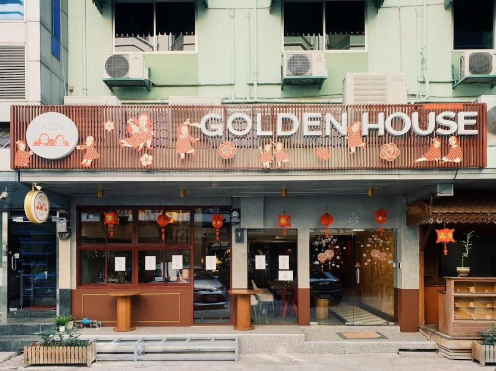 Golden House BTS Chidlom Bangkok - Tap to explore photos