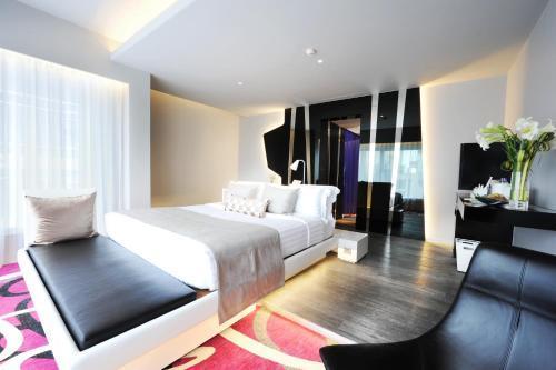 Mode Sathorn Hotel - Tap to explore photos