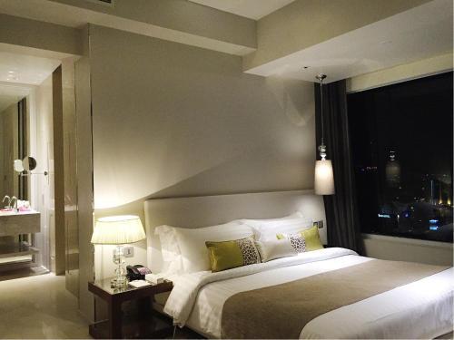 Mode Sathorn Hotel - Tap to explore photos