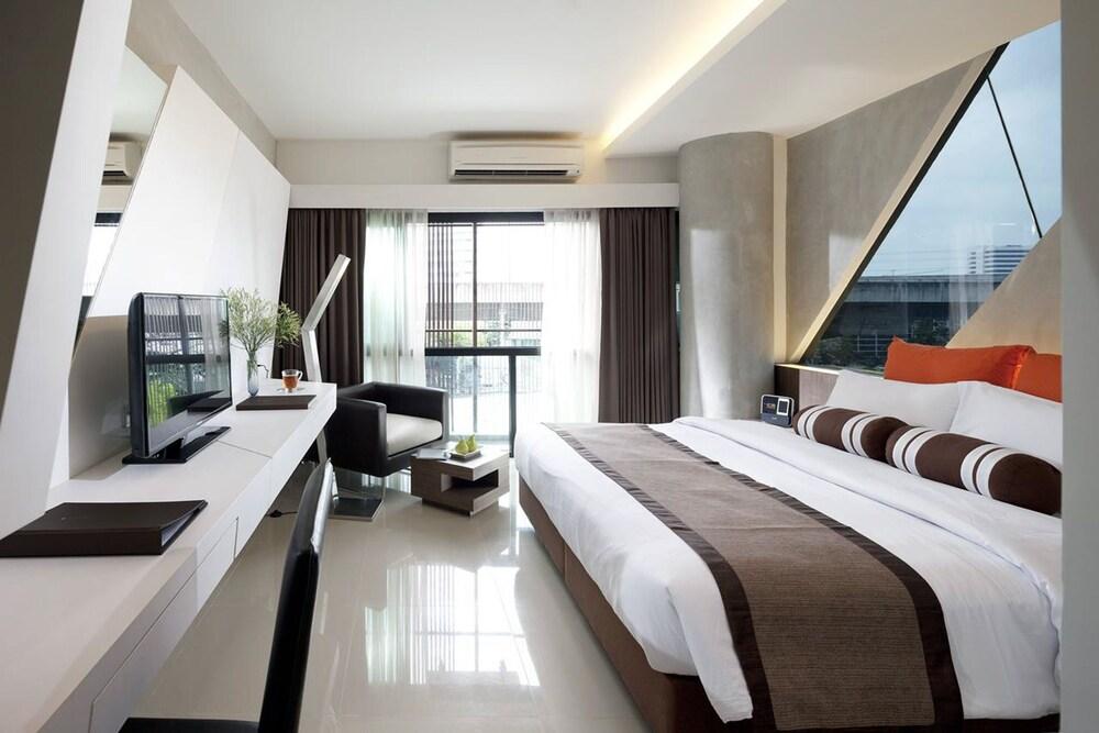 Nine Forty One Hotel - Tap to explore photos