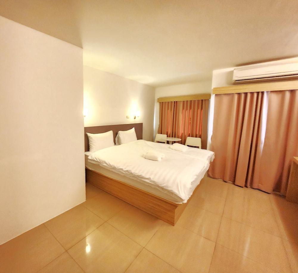 Prom Ratchada Hotel Room Type - Superior Double Tower1