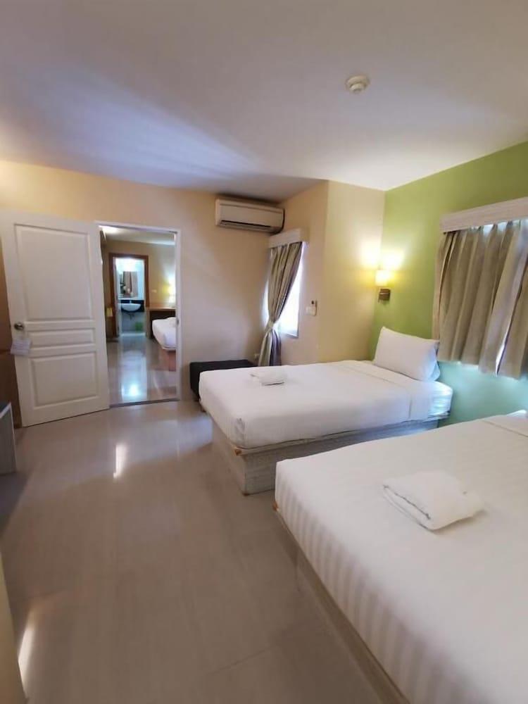 Prom Ratchada Hotel Room Type - STANDARD FAMILY ROOM