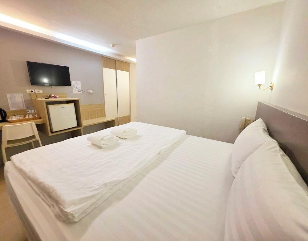 Prom Ratchada Hotel Room Type - Standard Double Tower1