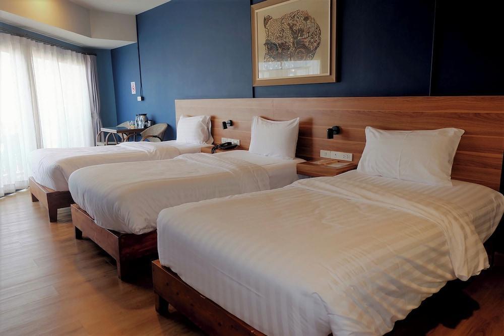 Siri Oriental Bangkok Hotel Room Type - Three Single Bed Corner Room with Balcony Siri Oriental Bangkok Hotel Room Type - Three Single Bed Corner Room with Balcony