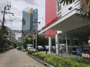 Easy Planet Bangkok Asoke - Tap to explore photos