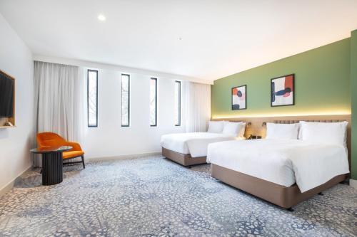 Holiday Inn Dandenong, an IHG Hotel - Tap to explore photos