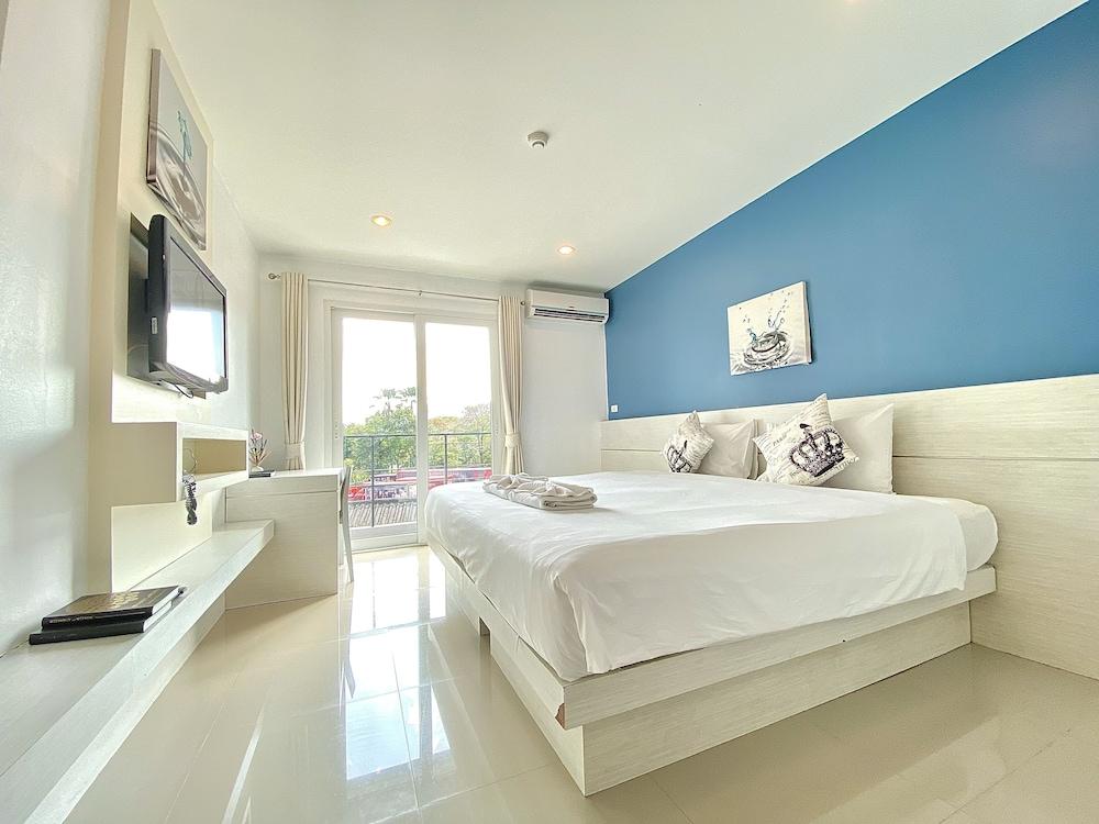 The Palms Residence Room Type - Superior Double or Twin Room