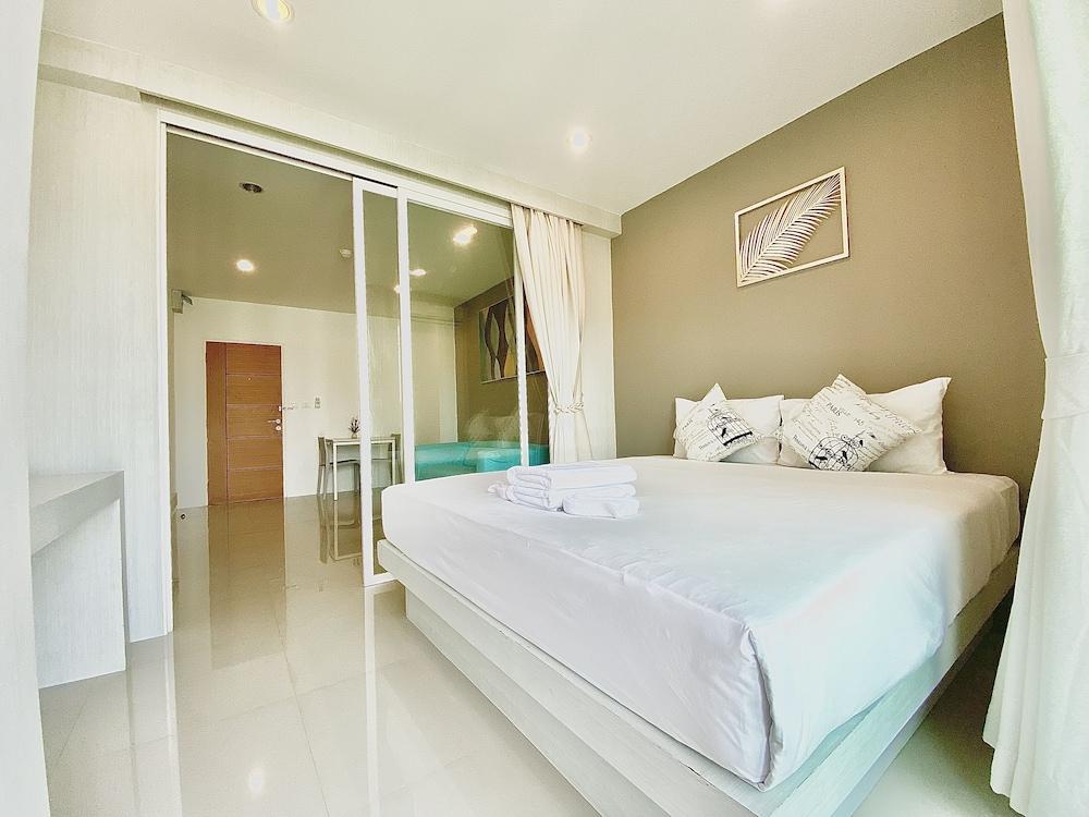The Palms Residence Room Type - Deluxe Room