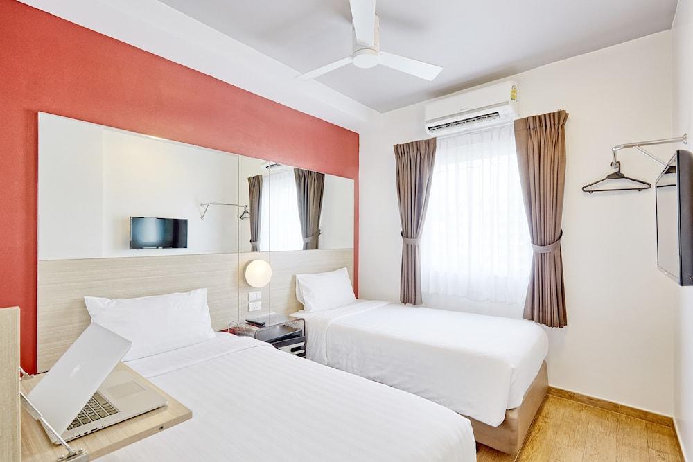 Easy Planet Phuket Patong Room Type - Standard Twin Room