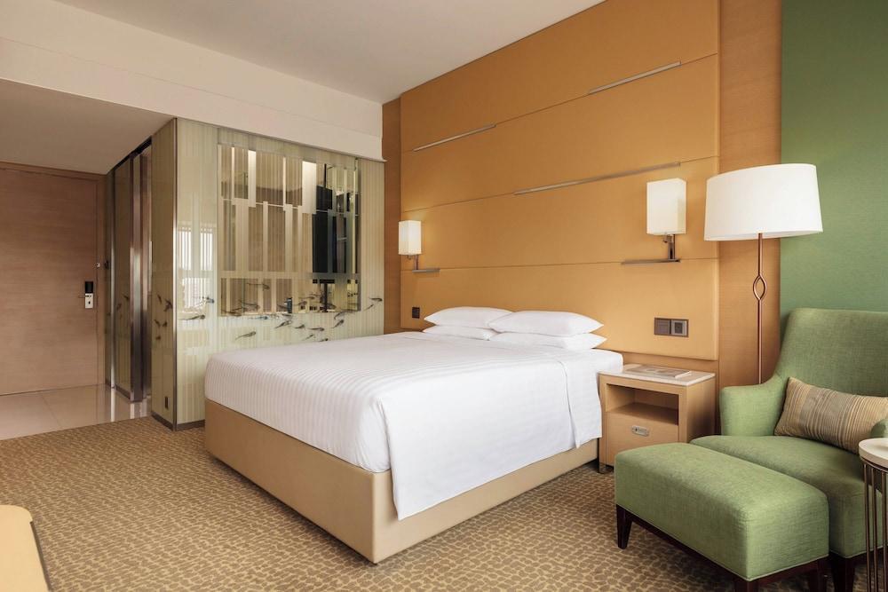 Courtyard by Marriott Hong Kong Sha Tin Room Type - Room, 1 King Bed, City View Courtyard by Marriott Hong Kong Sha Tin Room Type - Room, 1 King Bed, City View