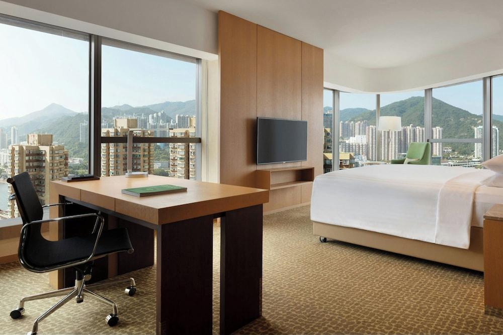 Courtyard by Marriott Hong Kong Sha Tin Room Type - Studio Suite, 1 King Bed, River View (Corner) Courtyard by Marriott Hong Kong Sha Tin Room Type - Studio Suite, 1 King Bed, River View (Corner)
