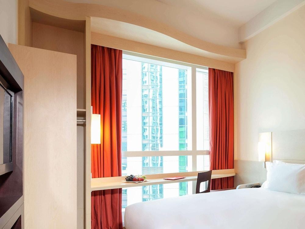 ibis Hong Kong Central And Sheung Wan Room Type - Standard Room, 2 Twin Beds, Harbor View
