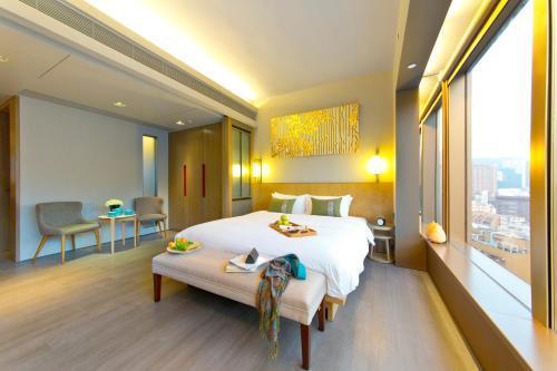 Wanchai 88 Hotel - Tap to explore photos