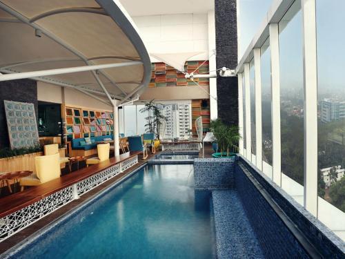 Mercure Jakarta Simatupang - Tap to explore photos