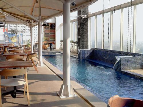 Mercure Jakarta Simatupang - Tap to explore photos