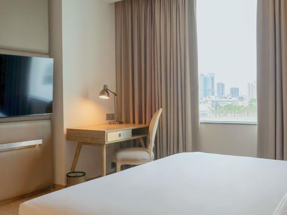 Mercure Jakarta Simatupang Room Type - Standard Room, 1 King Bed
