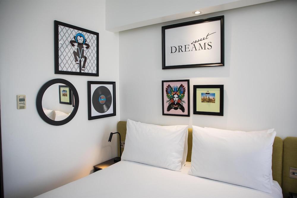 Hampton by Hilton London Croydon - Tap to explore photos