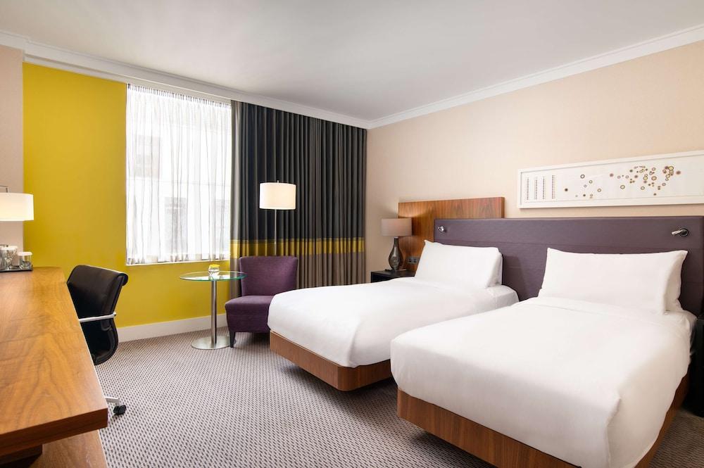 Hilton London Wembley Room Type - Executive Room, 2 Twin Beds