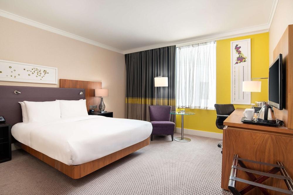 Hilton London Wembley Room Type - Room, 1 Queen Bed, Accessible