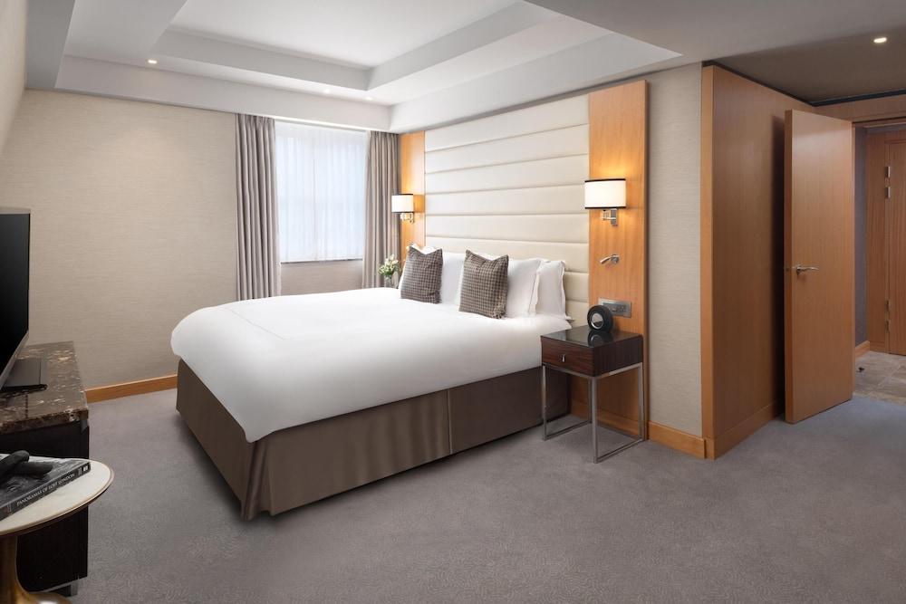 Conrad London St. James Room Type - One Bedroom Deluxe Suite