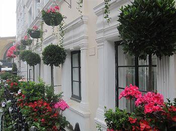 Kings Cross Inn Hotel - Tap to explore photos