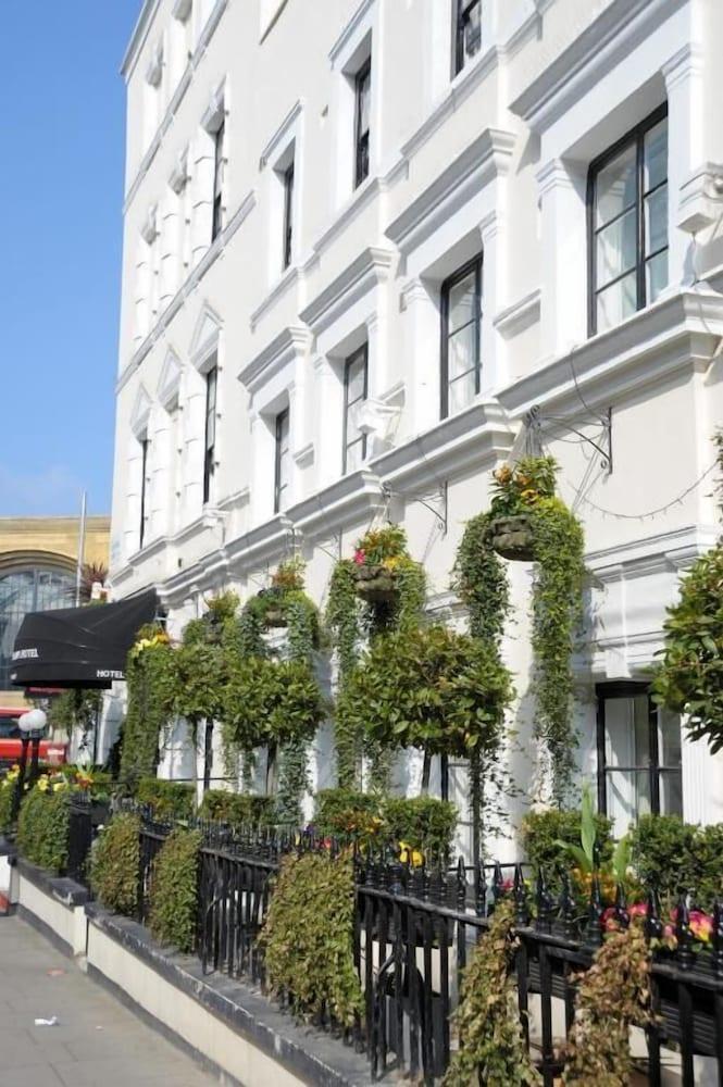 Kings Cross Inn Hotel - Tap to explore photos