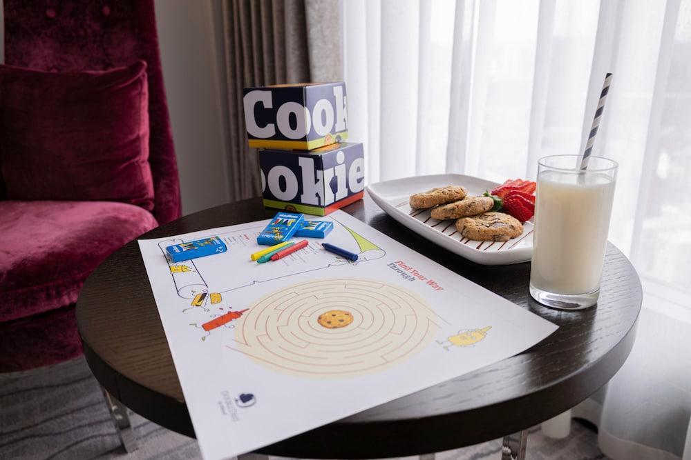 DoubleTree by Hilton London - Greenwich - Tap to explore photos