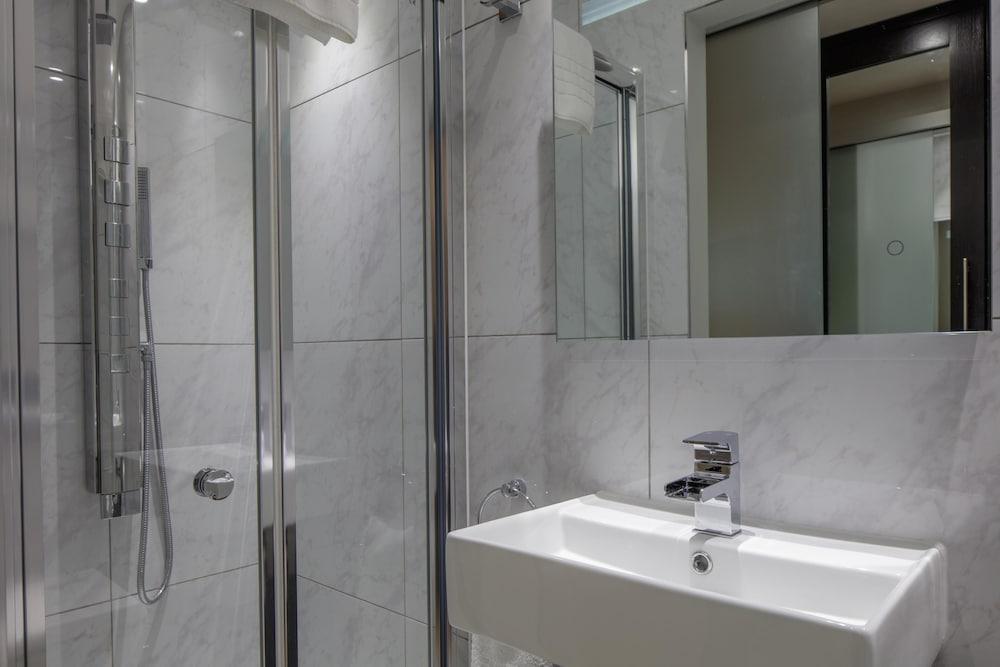 DoubleTree by Hilton London - Greenwich Room Type - Room, 1 King Bed, Non Smoking