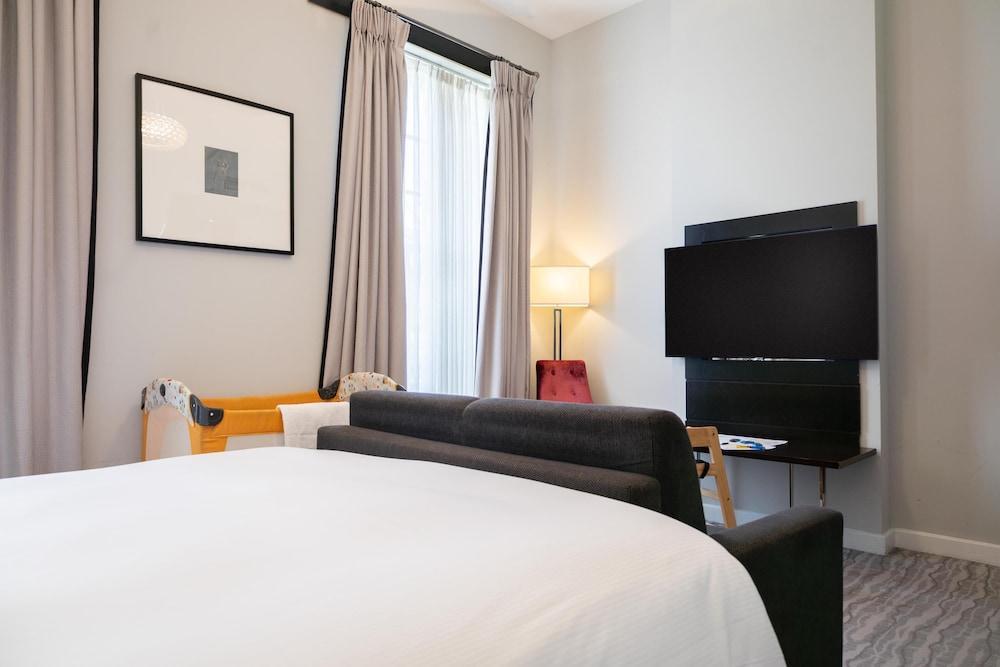 DoubleTree by Hilton London - Greenwich Room Type - Family Room, 1 Queen Bed